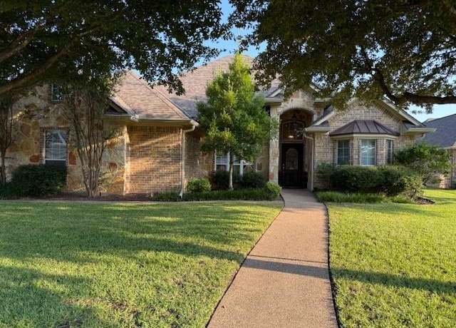 Property at 1133 Camden Court Cir, Woodway, TX 76712, 5 beds, 3.5 baths