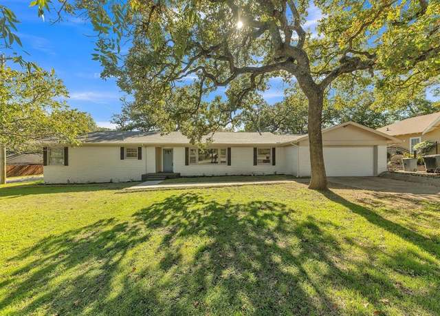 Property at 501 W Simmons St, Weatherford, TX 76086, 4 beds, 4 baths
