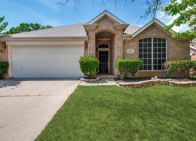 Property at 6828 Crenshaw Ln, Denton, TX 76210, 3 beds, 2 baths