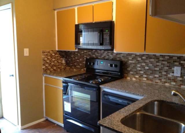 Property at 530 Alegre Vista Dr, Denton, TX 76205, 4 beds, 2 baths