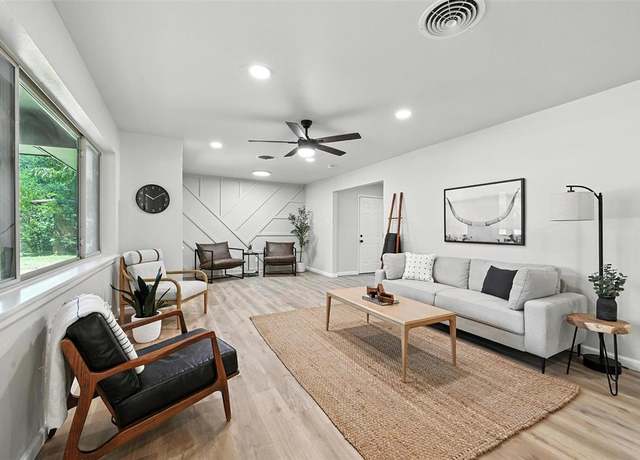 Property at 6809 John Dr, Richland Hills, TX 76118, 3 beds, 2 baths