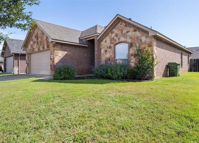 Property at 3211 Main St, Granbury, TX 76049, 3 beds, 2 baths