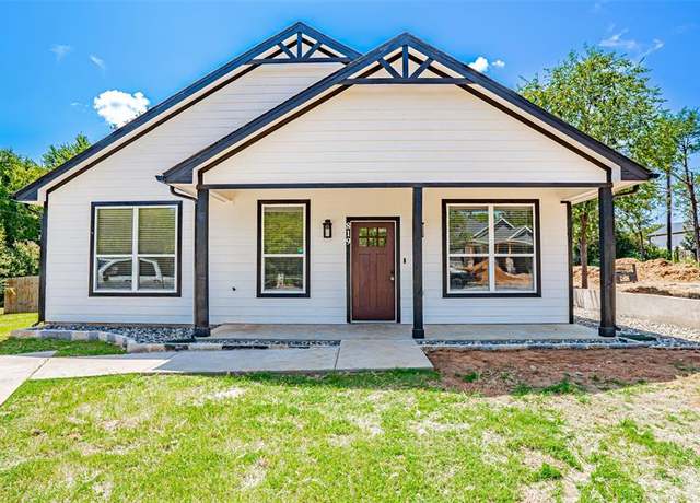 Property at 819 Crow Ct, Granbury, TX 76048, 3 beds, 2 baths