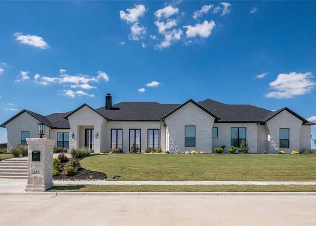 Property at 134 Sunflower St, Lorena, TX 76655, 4 beds, 4.5 baths