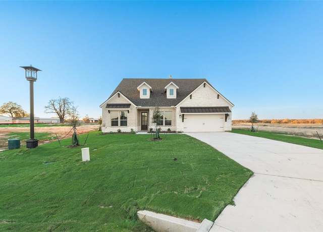 Property at 445 Guadalupe Ln, Springtown, TX 76082, 5 beds, 4 baths