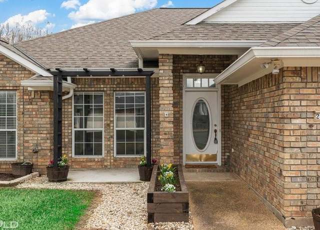 Property at 2212 Middle Creek Blvd, Bossier City, LA 71111, 4 beds, 2 baths