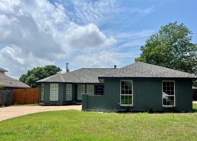 Property at 302 Mesa Wood Dr, Glenn Heights, TX 75154, 3 beds, 2 baths