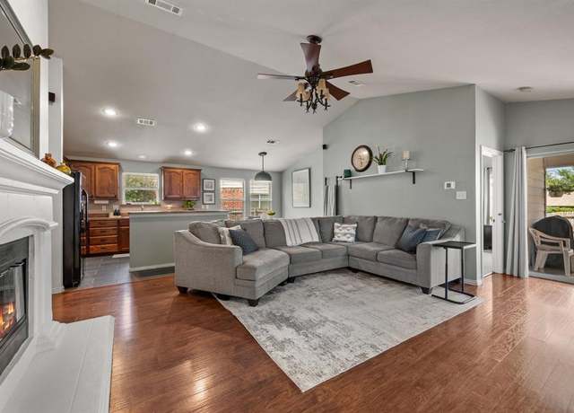 Property at 11800 Cottontail Dr, Fort Worth, TX 76244, 4 beds, 2 baths