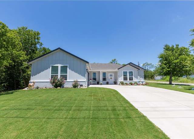 Property at 5523 Firewood Trl, Granbury, TX 76048, 3 beds, 2 baths