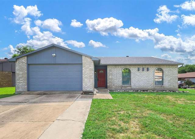 Property at 5800 Maiden Ln, Fort Worth, TX 76131, 3 beds, 2 baths
