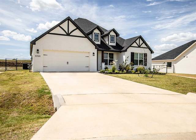 Property at 11709 Sand Cat Ct, Godley, TX 76044, 4 beds, 2 baths