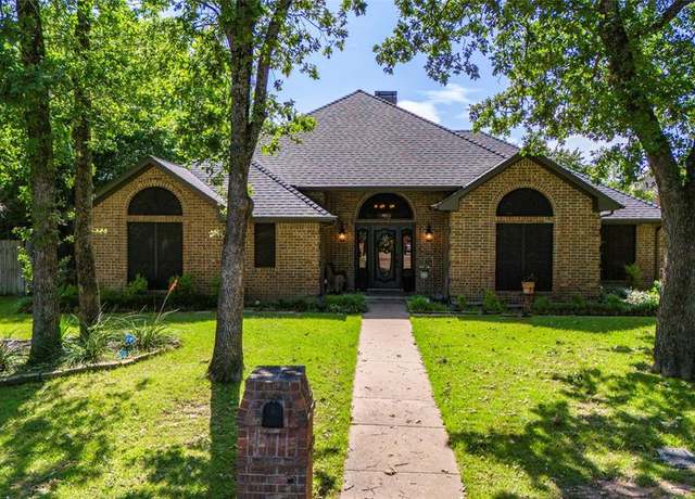 Property at 9804 Hunters Run St, Greenville, TX 75402, 3 beds, 2.5 baths