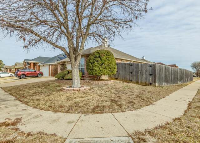 Property at 7029 Flaxford Trl, Arlington, TX 76001, 3 beds, 2 baths