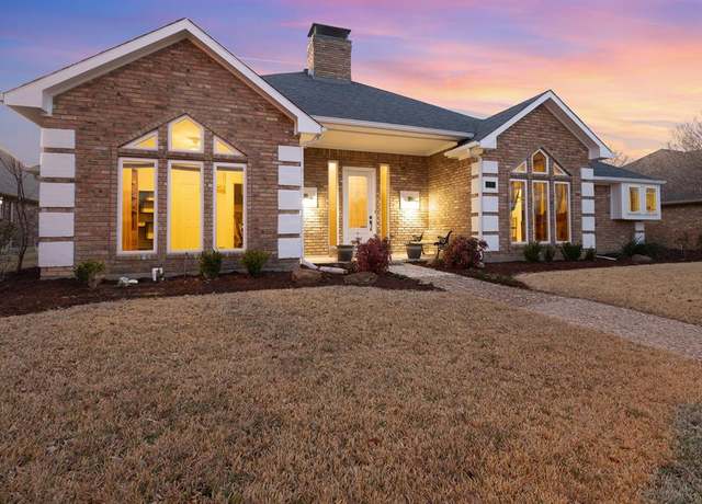 Property at 2908 Redwood Dr, Carrollton, TX 75007, 3 beds, 3 baths