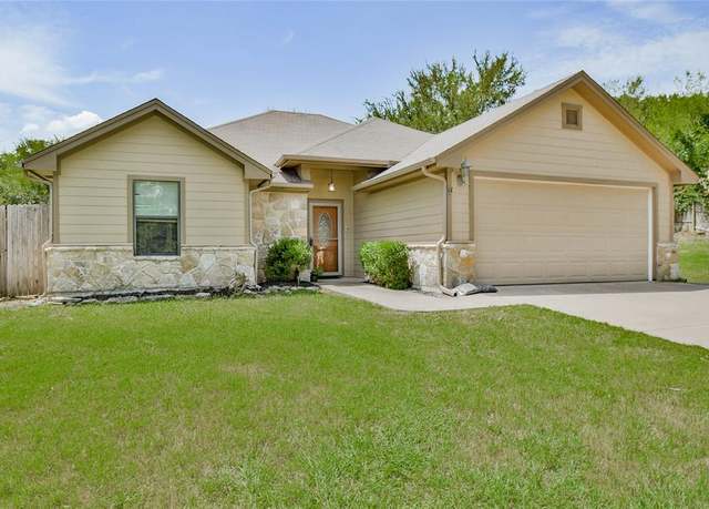 Property at 1305 Laredo Dr, Granbury, TX 76048, 3 beds, 2 baths