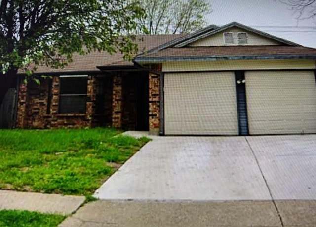 Property at 5806 Caprock Dr, Arlington, TX 76018, 3 beds, 2 baths