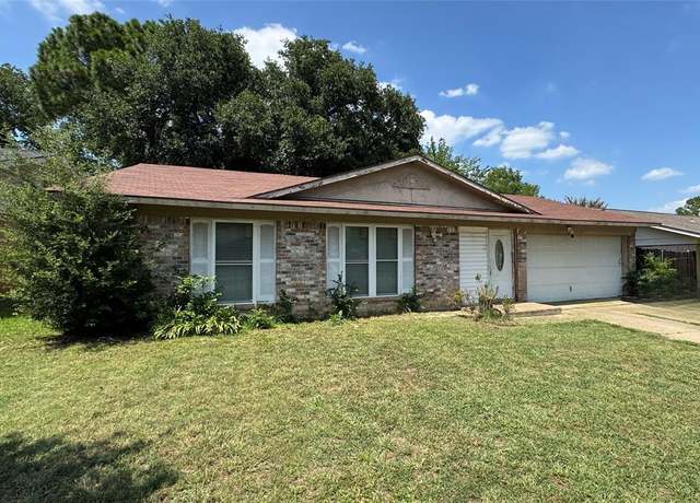 Property at 1417 Marblehead Dr, Lewisville, TX 75067, 3 beds, 2 baths