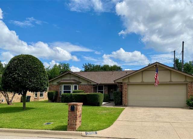 Property at 5704 Fireside Dr, Arlington, TX 76016, 3 beds, 2 baths