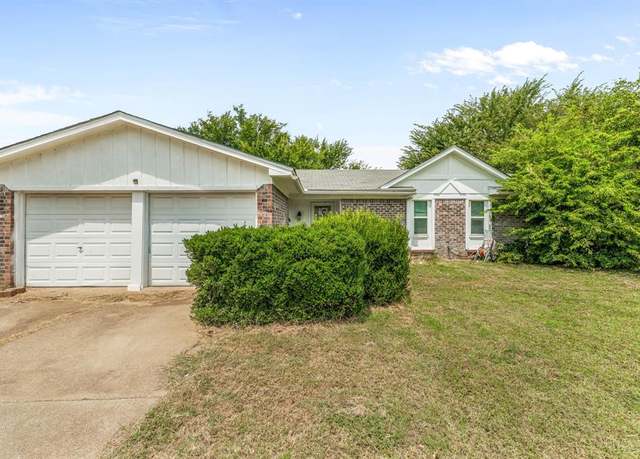 Property at 125 Roundtree Dr, Crowley, TX 76036, 3 beds, 1.5 baths