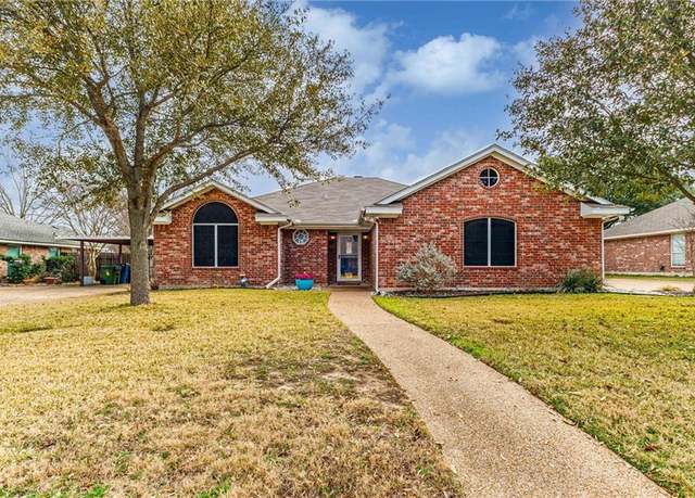 Property at 806 Crested Butte Dr, Hewitt, TX 76643, 3 beds, 2 baths
