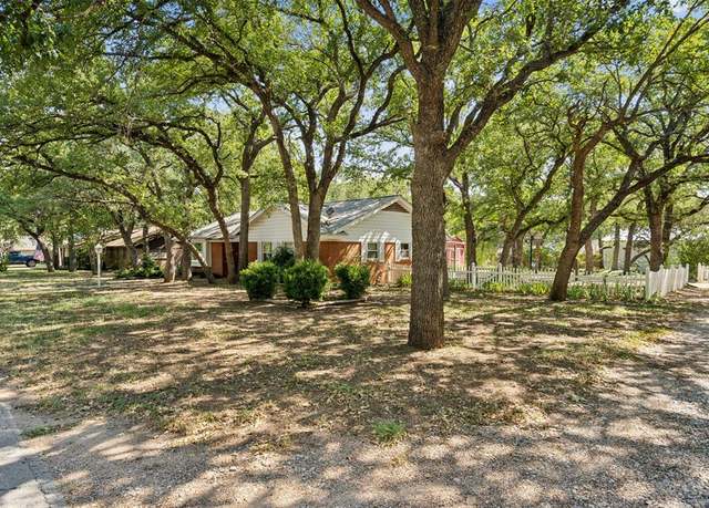 Property at 700 Cedar St, Mineral Wells, TX 76067, 3 beds, 2 baths