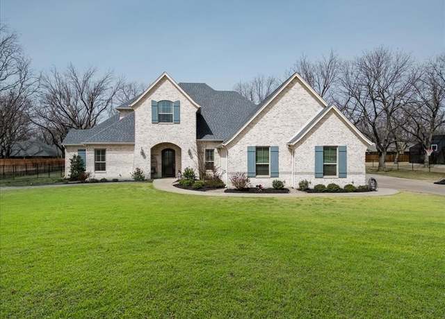 Property at 8021 W Landings Rd, Granbury, TX 76049, 5 beds, 3 baths