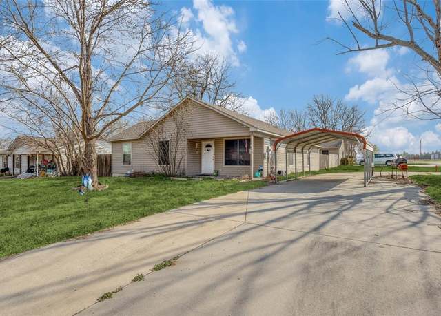 Property at 505 S Magnolia St, Pottsboro, TX 75076, 4 beds, 3 baths