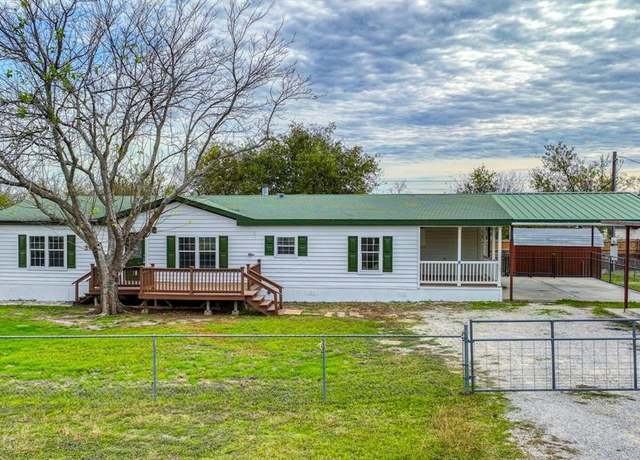 Property at 3211 Evergreen Dr, Granbury, TX 76048, 3 beds, 2 baths