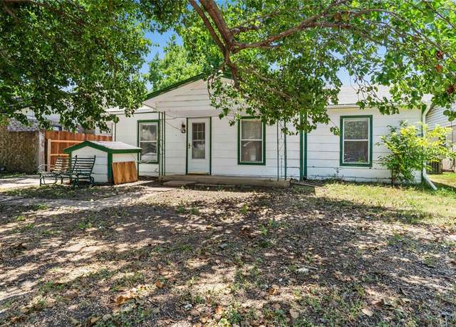 Property at 2221 Varsity Dr, Grand Prairie, TX 75051, 4 beds, 2 baths