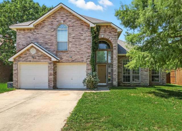 Property at 2709 Stockton St, Denton, TX 76209, 5 beds, 2.5 baths