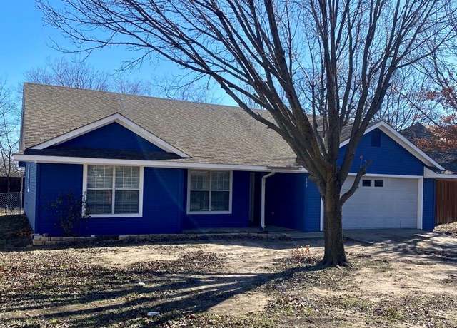 Property at 689 N Preston Ave, Van Alstyne, TX 75495, 3 beds, 2 baths
