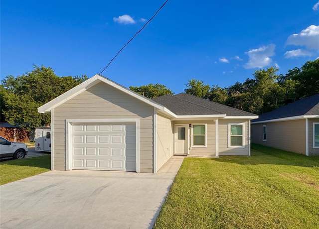 Property at 1438 E Broadway St, Gainesville, TX 76240, 3 beds, 2 baths