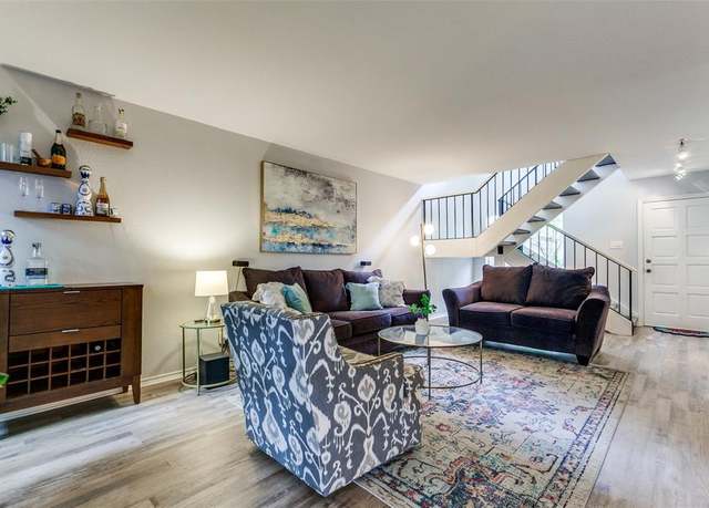 Property at 9625 Highland View Dr, Dallas, TX 75238, 3 beds, 2.5 baths