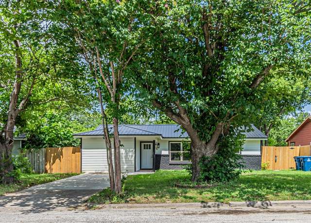 Property at 704 N Ray St, Alvarado, TX 76009, 3 beds, 2 baths
