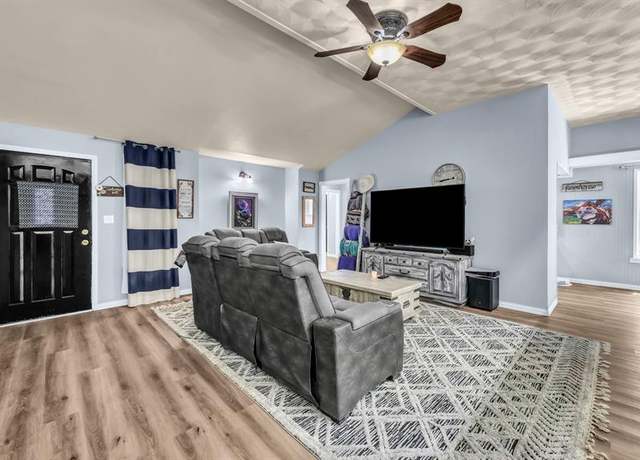 Property at 1950 Crestridge St, Stephenville, TX 76401, 3 beds, 2 baths