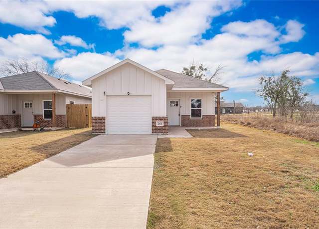 Property at 202 E Henderson St, Itasca, TX 76055, 3 beds, 2 baths