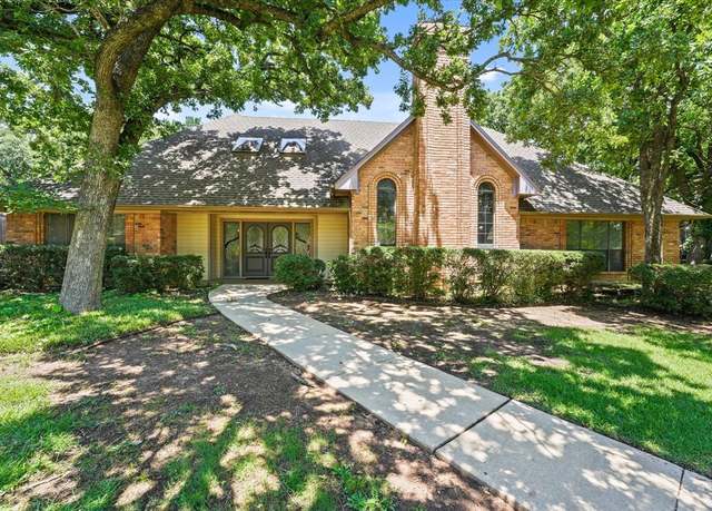 Property at 29 Timbergreen Cir, Denton, TX 76205, 4 beds, 3.5 baths