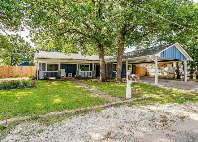 Property at 4607 Pecan Ln, Granbury, TX 76049, 3 beds, 2 baths