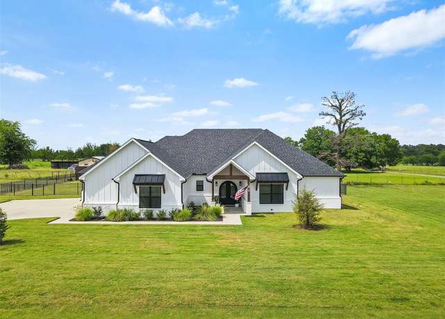 Property at 11 Nicklaus Dr, Sulphur Springs, TX 75482, 3 beds, 2.5 baths
