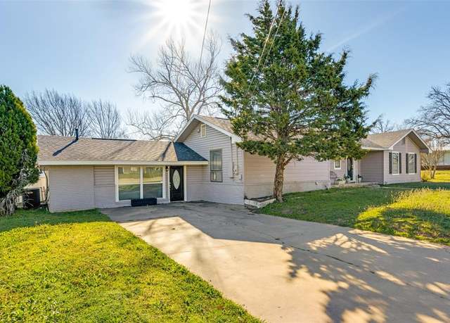 Property at 909 Coffield St, Bowie, TX 76230, 3 beds, 1.5 baths