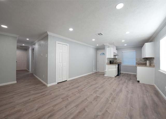 Property at 1121 Stone Trail Dr, Plano, TX 75023, 3 beds, 2 baths