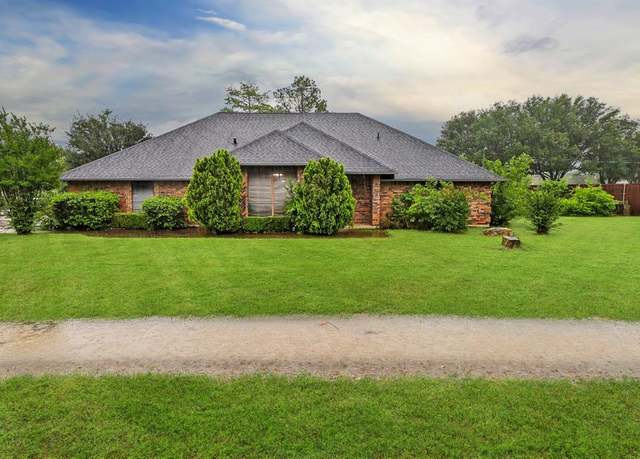 Property at 813 Crystal Ln, Crowley, TX 76036, 3 beds, 2 baths