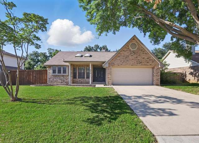 Property at 3219 Meadowview Dr, Corinth, TX 76210, 3 beds, 2 baths
