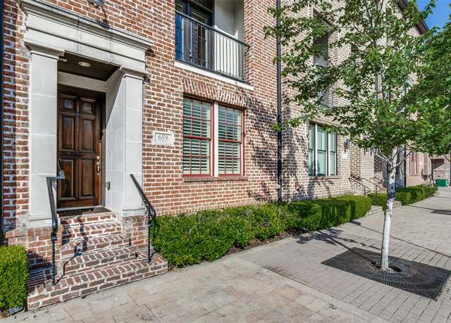 Property at 659 S Cesar Chavez Blvd, Dallas, TX 75201, 3 beds, 3.5 baths