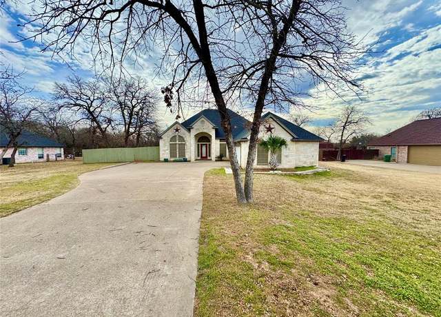 Property at 6705 Forest Oaks Ct, Granbury, TX 76049, 3 beds, 2.5 baths
