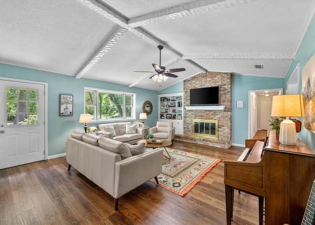 Property at 1824 Dartmouth Ln, Corsicana, TX 75110, 4 beds, 3 baths