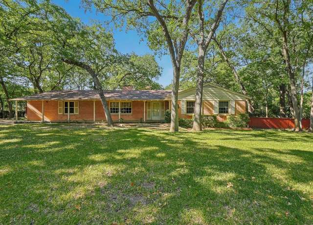 Property at 1225 W Grauwyler Rd, Irving, TX 75061, 3 beds, 2 baths