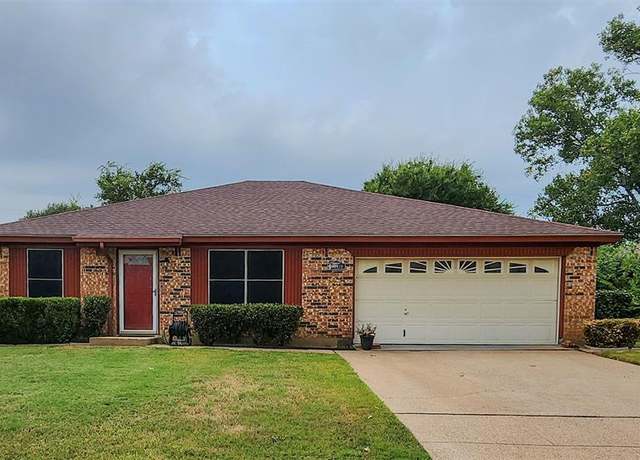 Property at 6410 Rock Springs Dr, Arlington, TX 76001, 3 beds, 2 baths