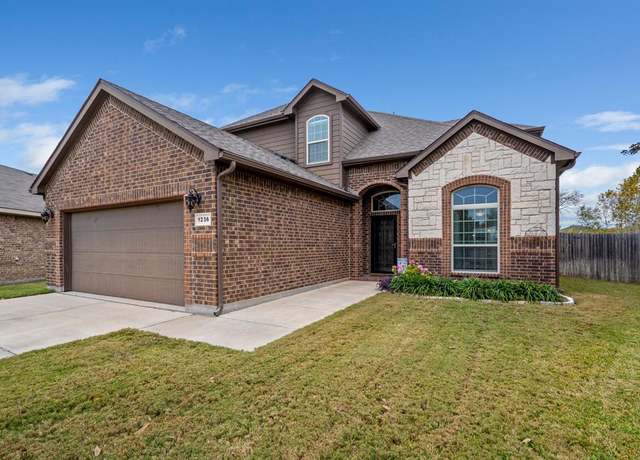 Property at 1236 Ashley Dr, Weatherford, TX 76087, 4 beds, 2.5 baths