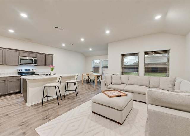 Property at 2121 Tulipwood Dr, Royse City, TX 75189, 3 beds, 2 baths